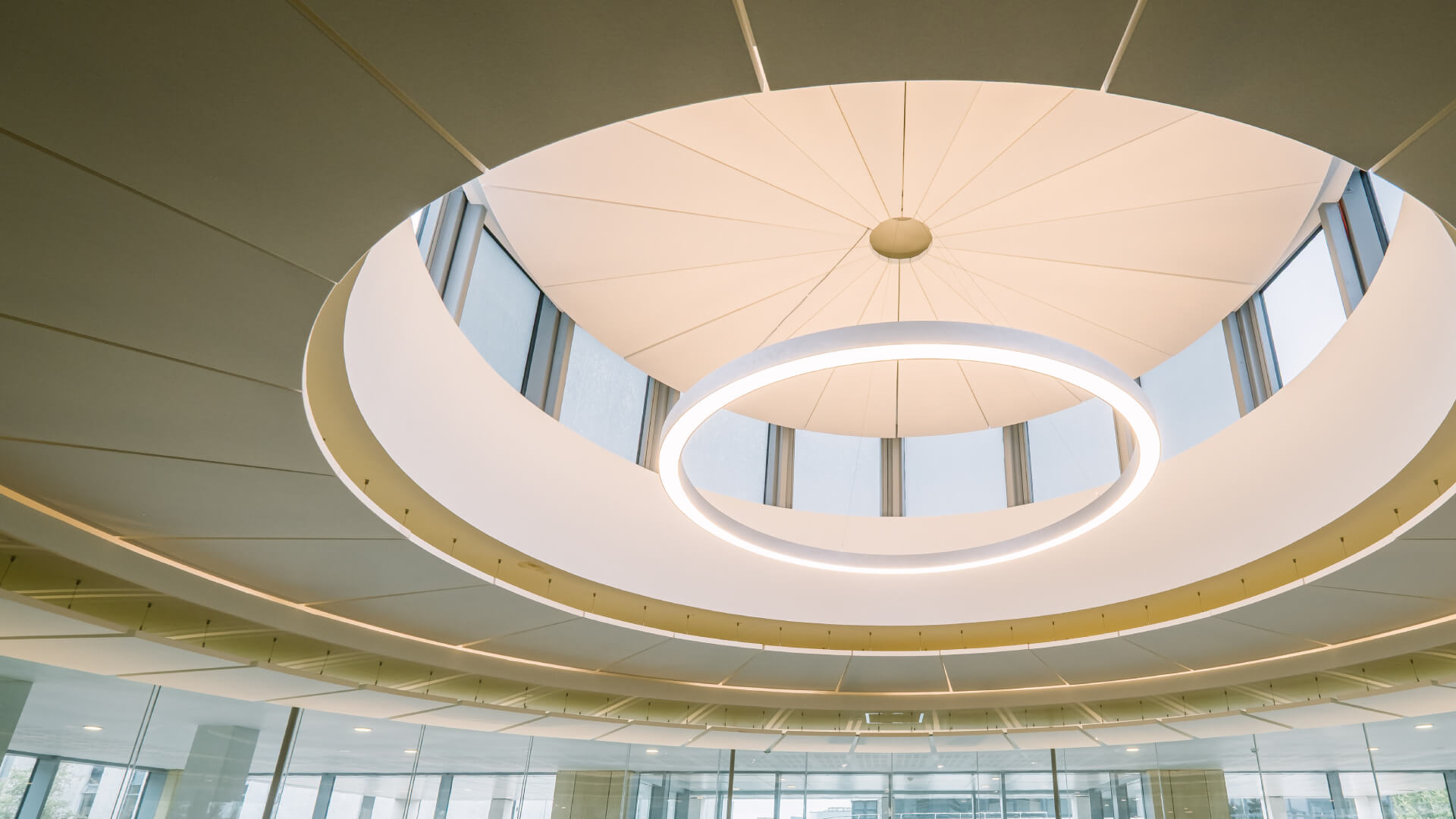 Ceiling with large lighting ring